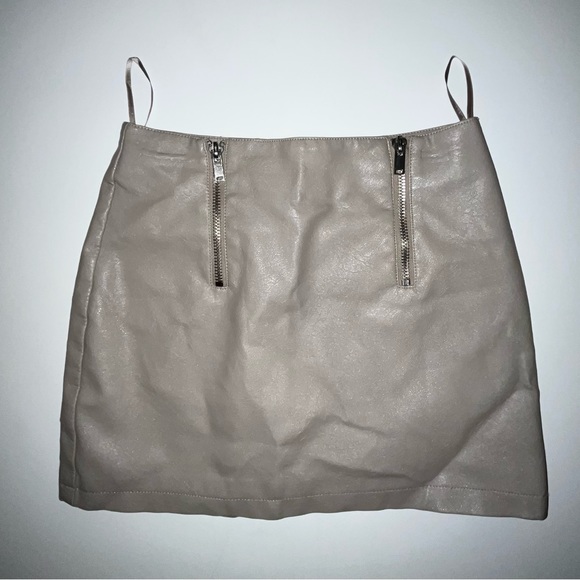 Mini Leather Skirt. Zipper. - Picture 5 of 5